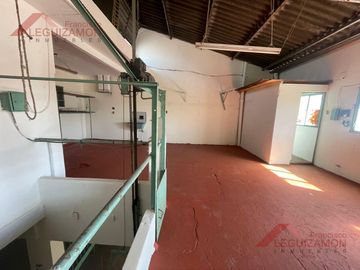 IDEAL PARA OFICINAS,- DEPOSITO - SHOWROOM - EXCELENTE UBICACION