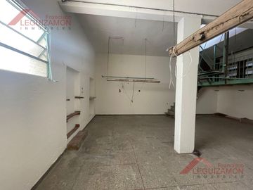 IDEAL PARA OFICINAS,- DEPOSITO - SHOWROOM - EXCELENTE UBICACION