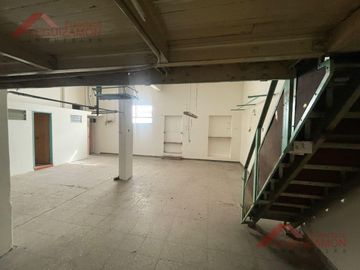 IDEAL PARA OFICINAS,- DEPOSITO - SHOWROOM - EXCELENTE UBICACION