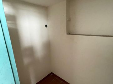 IDEAL PARA OFICINAS,- DEPOSITO - SHOWROOM - EXCELENTE UBICACION