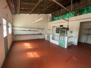 IDEAL PARA OFICINAS,- DEPOSITO - SHOWROOM - EXCELENTE UBICACION