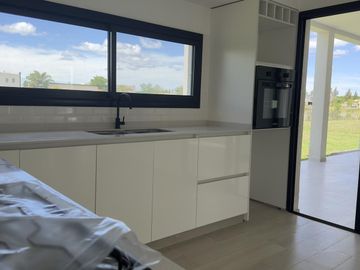 VENTA Casa 5 amb-San Matias-Area 1-Estrenar-Pileta-LAGUNA-Losa Radiante-2 suites (1 en PB)-Financia