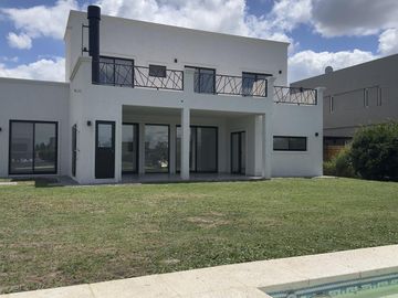 VENTA Casa 5 amb-San Matias-Area 1-Estrenar-Pileta-LAGUNA-Losa Radiante-2 suites (1 en PB)-Financia