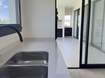 VENTA Casa 5 amb-San Matias-Area 1-Estrenar-Pileta-LAGUNA-Losa Radiante-2 suites (1 en PB)-Financia