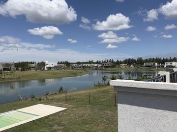 VENTA Casa 5 amb-San Matias-Area 1-Estrenar-Pileta-LAGUNA-Losa Radiante-2 suites (1 en PB)-Financia