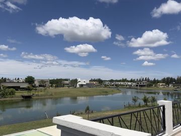 VENTA Casa 5 amb-San Matias-Area 1-Estrenar-Pileta-LAGUNA-Losa Radiante-2 suites (1 en PB)-Financia