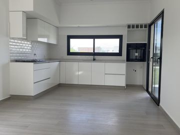 VENTA Casa 5 amb-San Matias-Area 1-Estrenar-Pileta-LAGUNA-Losa Radiante-2 suites (1 en PB)-Financia