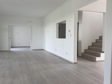 VENTA Casa 5 amb-San Matias-Area 1-Estrenar-Pileta-LAGUNA-Losa Radiante-2 suites (1 en PB)-Financia