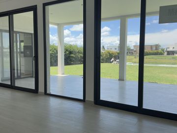 VENTA Casa 5 amb-San Matias-Area 1-Estrenar-Pileta-LAGUNA-Losa Radiante-2 suites (1 en PB)-Financia