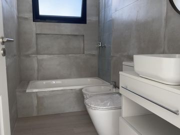 VENTA Casa 5 amb-San Matias-Area 1-Estrenar-Pileta-LAGUNA-Losa Radiante-2 suites (1 en PB)-Financia
