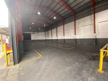 Galpón - Depósito de 10.000 m2.  en  Barracas  - ALQUILER