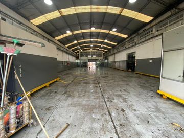 Galpón - Depósito de 10.000 m2.  en  Barracas  - ALQUILER
