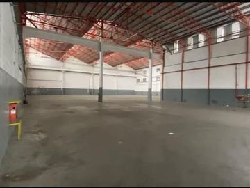 Galpón - Depósito de 10.000 m2.  en  Barracas  - ALQUILER