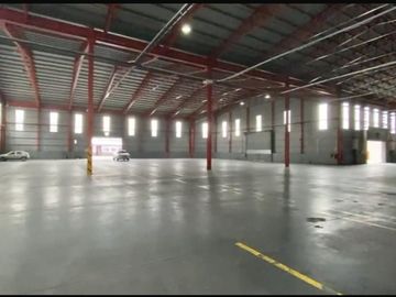 Galpón - Depósito de 10.000 m2.  en  Barracas  - ALQUILER