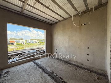 Casa en venta a la laguna con 4 habitaciones en suite en Carpinchos, Nordelta
