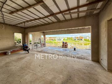 Casa en venta a la laguna con 4 habitaciones en suite en Carpinchos, Nordelta