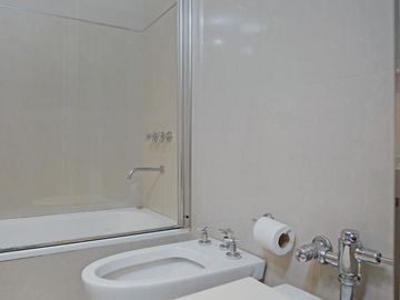 Espectacular-Departamento 5 Ambientes-Cochera cubierta- Reciclado