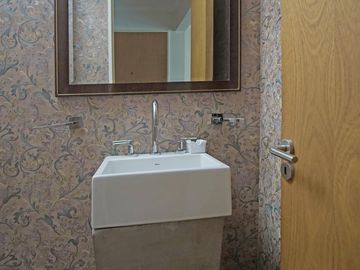 Espectacular-Departamento 5 Ambientes-Cochera cubierta- Reciclado