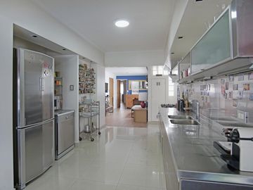 Espectacular-Departamento 5 Ambientes-Cochera cubierta- Reciclado