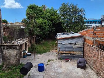 Casa de tres ambientes en venta en Avellaneda