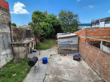 Casa de tres ambientes en venta en Avellaneda