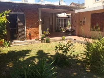 Casa en venta - 3 Dormitorios 3 Baños - 450Mts2 - Florencio Varela