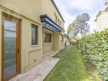Casa en venta - Barrio Saint Thomas Este, Canning