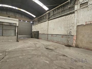 Galpon 1500 m2 con salida a dos calles en Quilmes Oeste