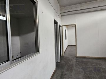 Galpon 1500 m2 con salida a dos calles en Quilmes Oeste