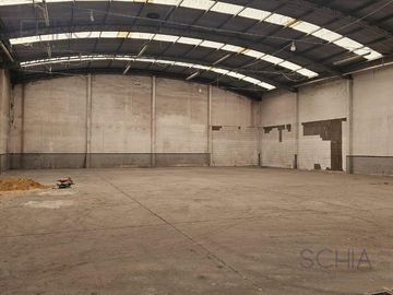 Galpon 1500 m2 con salida a dos calles en Quilmes Oeste
