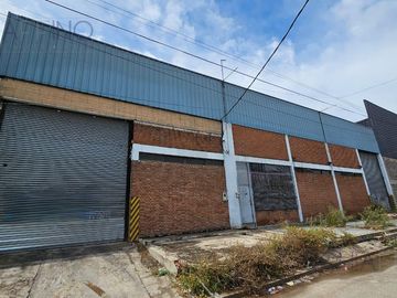 Galpon 1500 m2 con salida a dos calles en Quilmes Oeste