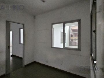 Galpon 1500 m2 con salida a dos calles en Quilmes Oeste