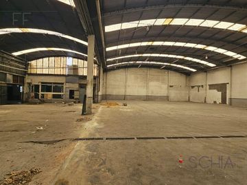 Galpon 1500 m2 con salida a dos calles en Quilmes Oeste