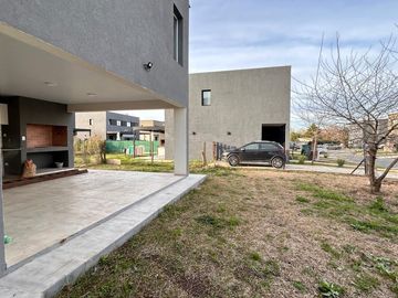 Casa en venta a estrenar- Pilar
