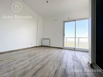 Penthouse de 4 ambientes en venta en Temperley. 2 cocheras, patio y piscina propia.