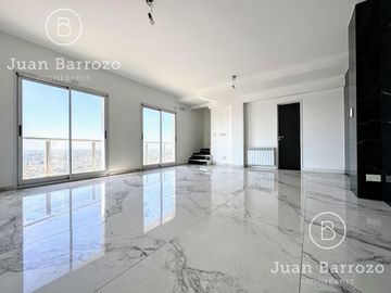 Penthouse de 4 ambientes en venta en Temperley. 2 cocheras, patio y piscina propia.