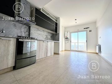 Penthouse de 4 ambientes en venta en Temperley. 2 cocheras, patio y piscina propia.