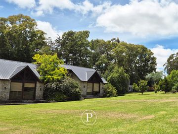 Casa de campo y cabañas en La Peregrina