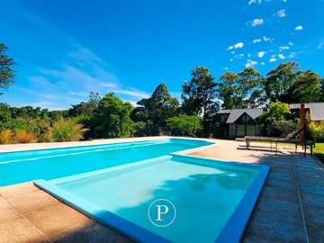 Casa de campo y cabañas en La Peregrina