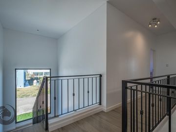 Casa en Venta 6 ambientes, 5 dormitorios, 2 plantas, Lagos De Canning. Muy luminosa, 1 año.