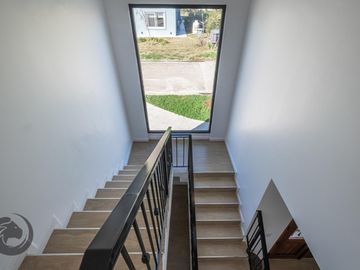 Casa en Venta 6 ambientes, 5 dormitorios, 2 plantas, Lagos De Canning. Muy luminosa, 1 año.