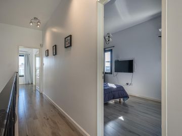 Casa en Venta 6 ambientes, 5 dormitorios, 2 plantas, Lagos De Canning. Muy luminosa, 1 año.