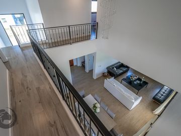 Casa en Venta 6 ambientes, 5 dormitorios, 2 plantas, Lagos De Canning. Muy luminosa, 1 año.