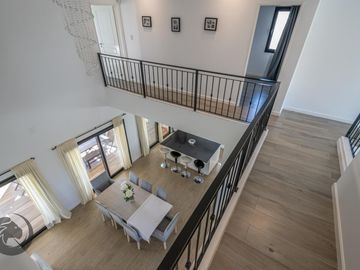 Casa en Venta 6 ambientes, 5 dormitorios, 2 plantas, Lagos De Canning. Muy luminosa, 1 año.