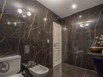 Casa en Venta 6 ambientes, 5 dormitorios, 2 plantas, Lagos De Canning. Muy luminosa, 1 año.