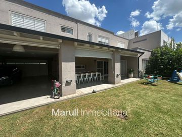 Venta Casa 4 dormitorios con pileta en Tejas 2