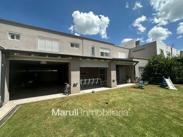 Venta Casa 4 dormitorios con pileta en Tejas 2
