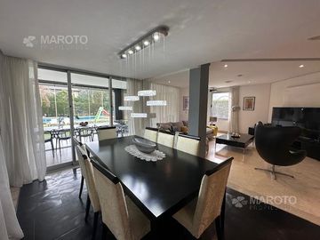 CASA EN VENTA EN BARRIO PRIVADO SEPTIEMBRE
