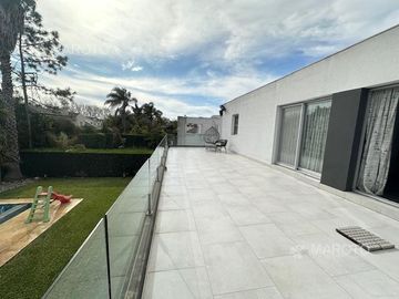 CASA EN VENTA EN BARRIO PRIVADO SEPTIEMBRE