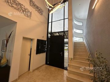 CASA EN VENTA EN BARRIO PRIVADO SEPTIEMBRE